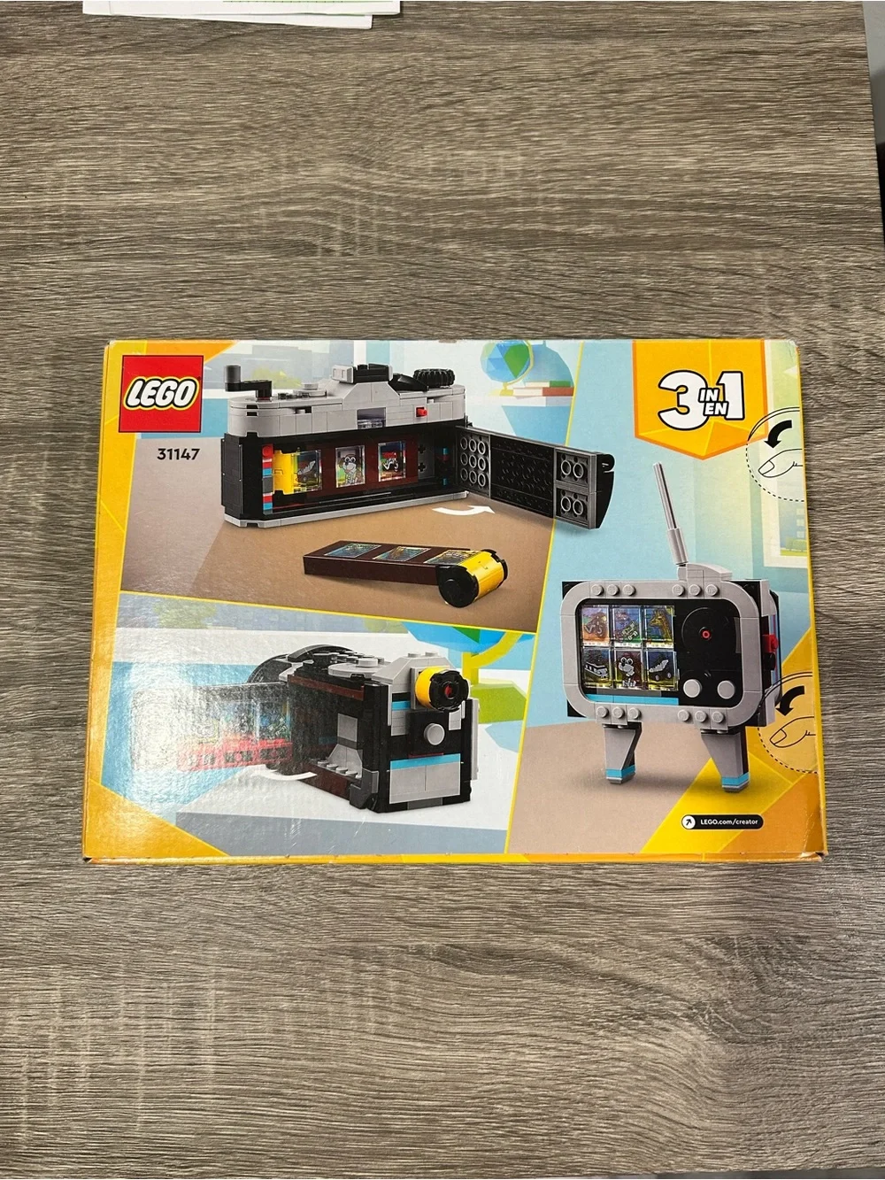 LEGO Creator Retro Camera Set - Black, White, Yellow Accents